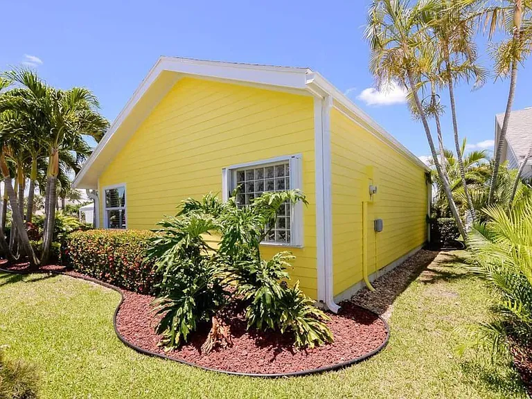 4031 NE Breakwater Dr — Photo 40