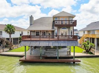 1330 Oahu Dr, Tiki Island, TX 77554