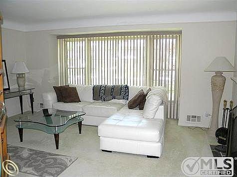 3rd image of 726 N Selfridge Blvd