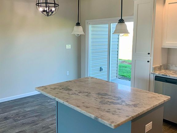 3rd image of 216 Sutton Dr