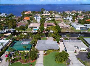 393 Parkway Ct, Fort Myers, FL 33919