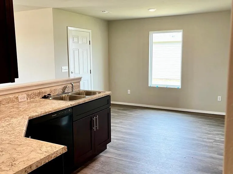 2816 W McLaren Dr — Photo 4