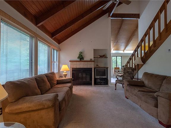 4th image of 12 Norwood Dr