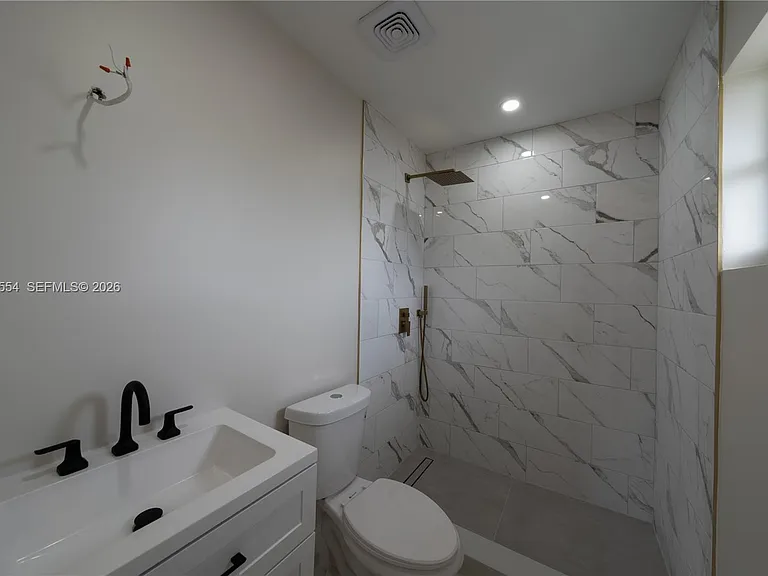 370 Flagami Blvd — Photo 47