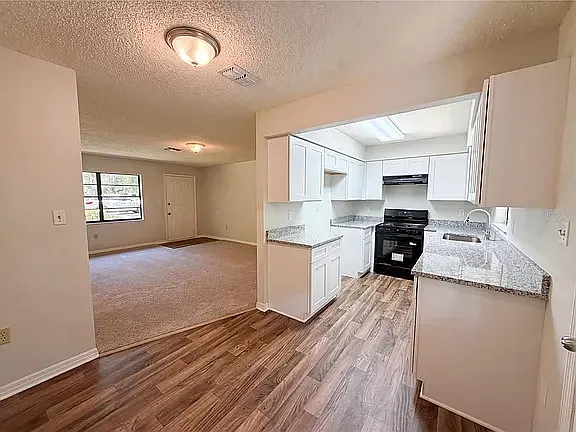 2506 Velma Ter — Photo 3