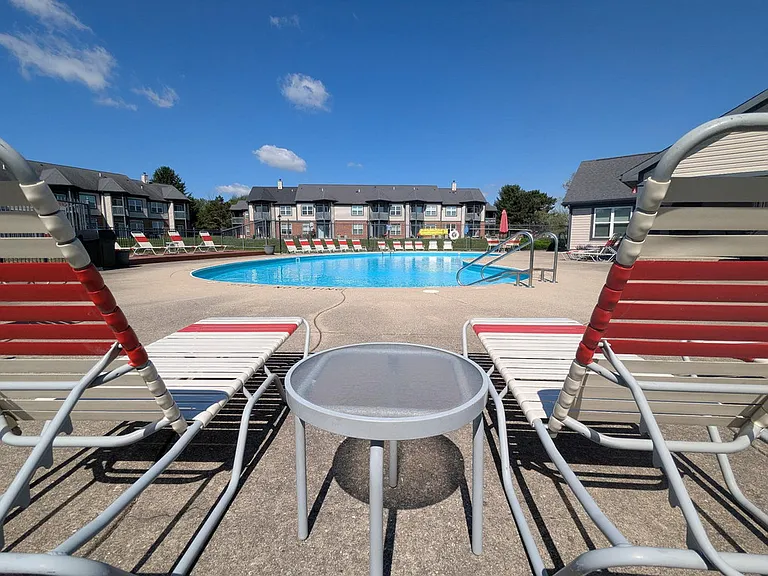Spinnaker Cove Apartments — Photo 4