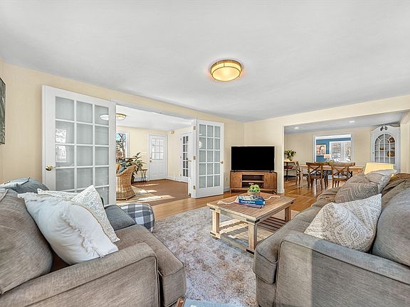 4th image of 60 Sutton Rd