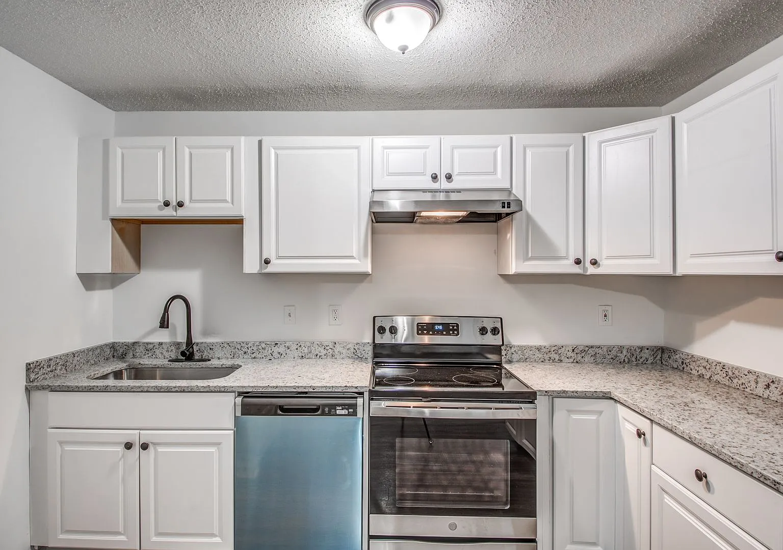 2735 Brentwood Cv — Photo 4