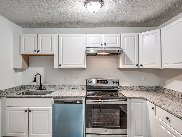 2735 Brentwood Cv — Photo 4