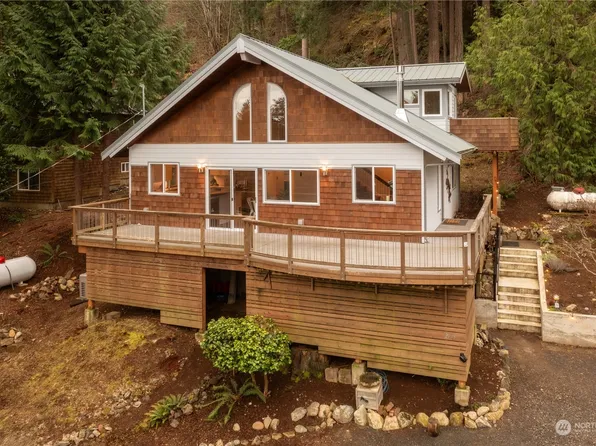 2933 Cedar Avenue, Lummi Island, WA 98262