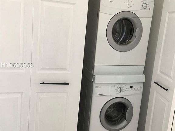 4th image of 530 SE 2nd Ave APT F21