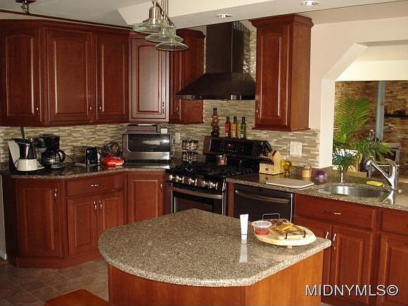 4th image of 33 Ashwood Ave