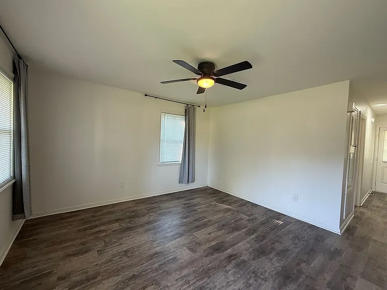 255 S Hicks St — Photo 4