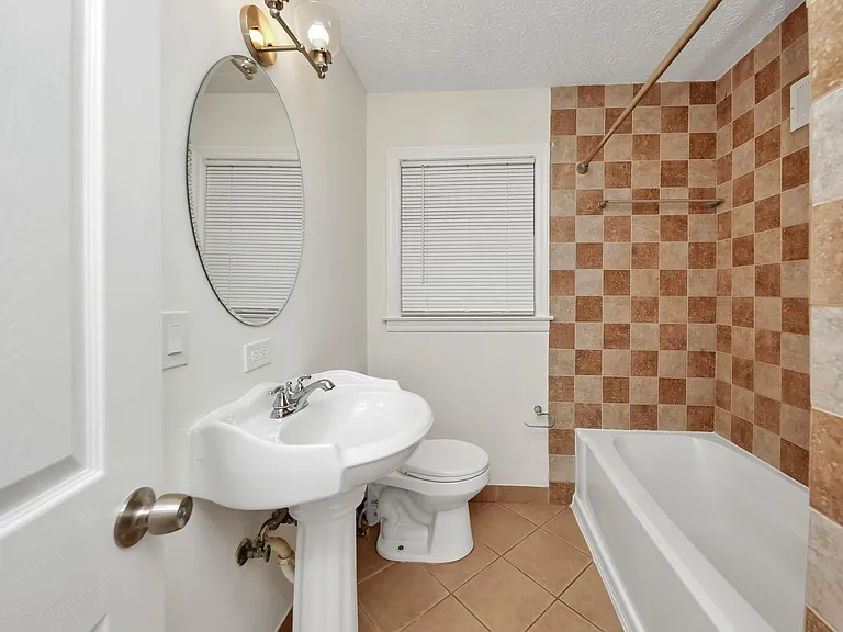 1249 Robert Ln — Photo 17