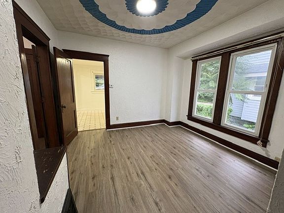 4th image of 586 Madison Ave