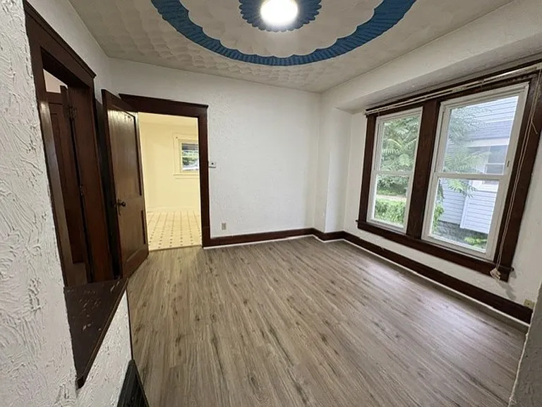 586 Madison Ave — Photo 4