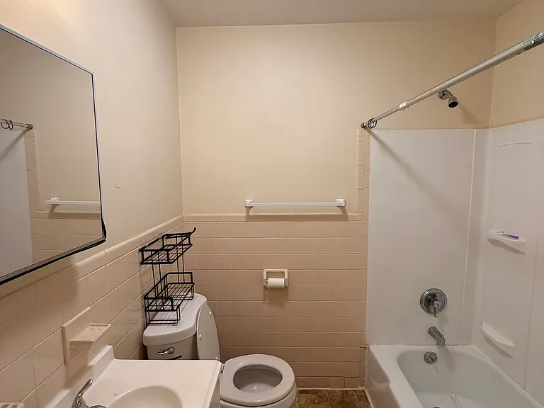 240 Sheffield Ave #B1 — Photo 9
