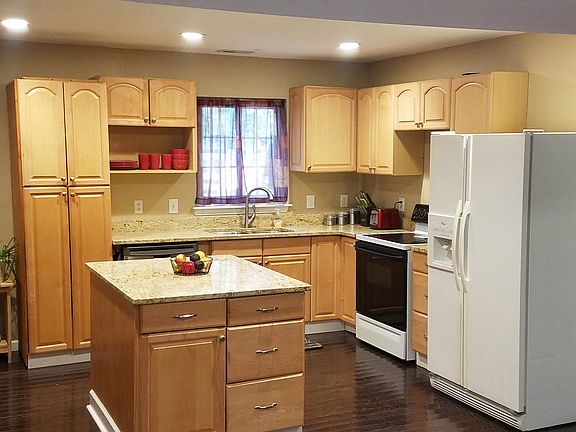 3rd image of 318 Sir Gawain Way