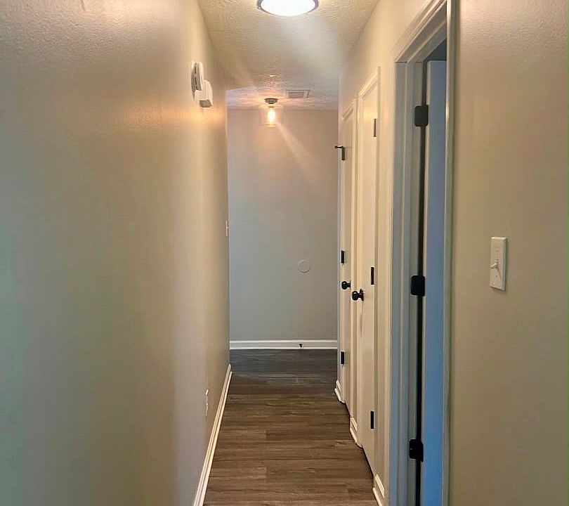 1st image of 1612 Riverside Trl NE