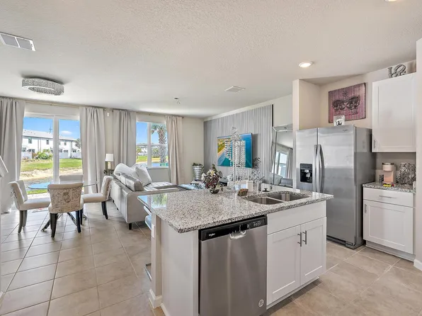 5646 Enclave Dr, Mangonia Park, FL 33407