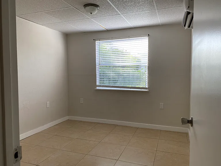 2084 Monroe Ave #B — Photo 8