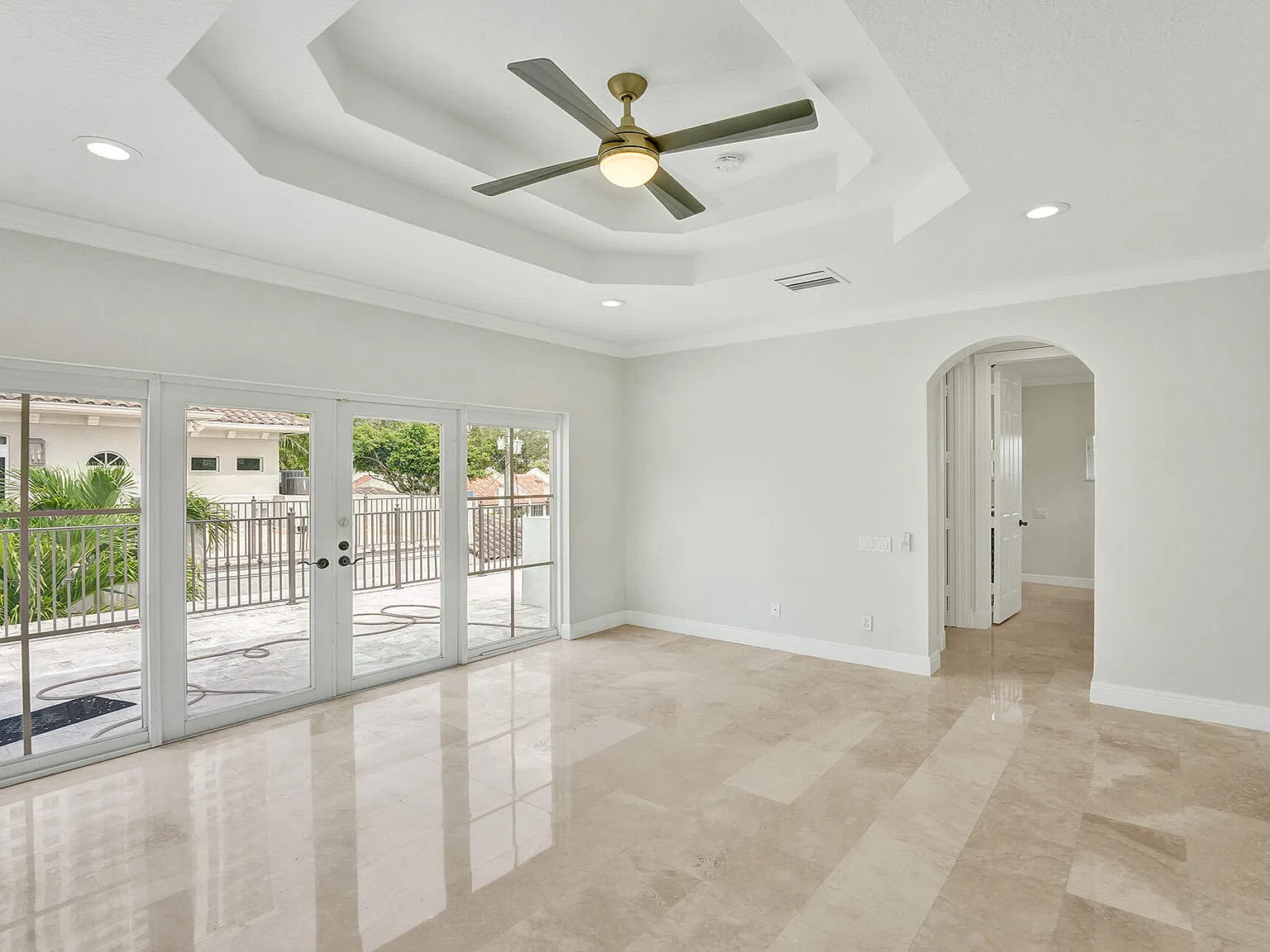 4 bed, 3.0 bath, 3592 sqft, $12,000 — Photo 3