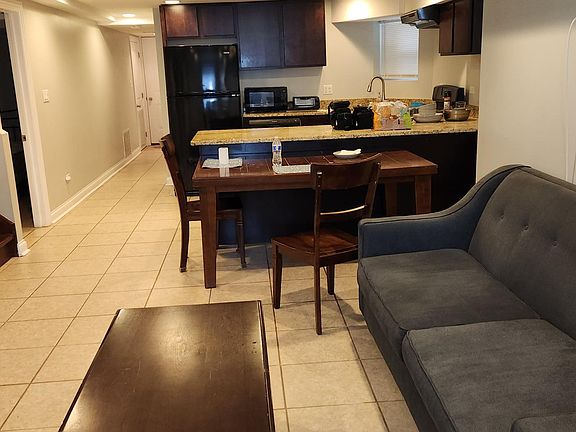4th image of 4735 N Sawyer Ave #G