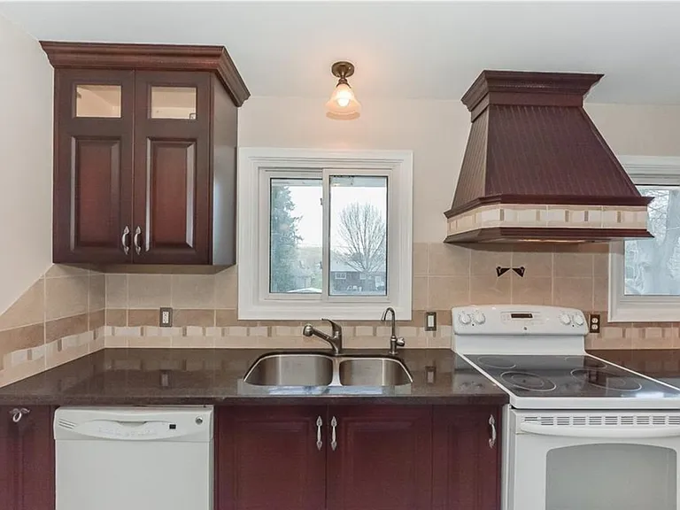 362 Victoria Rd N #1 — Photo 6