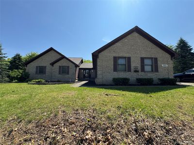 3163 Mystic Valley Dr, White Lake, MI, 48383