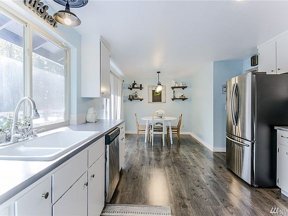 5th image of 4009 80th Ave NW