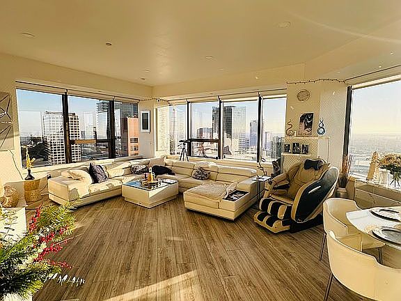 2nd image of 1100 Wilshire Blvd APT 3308