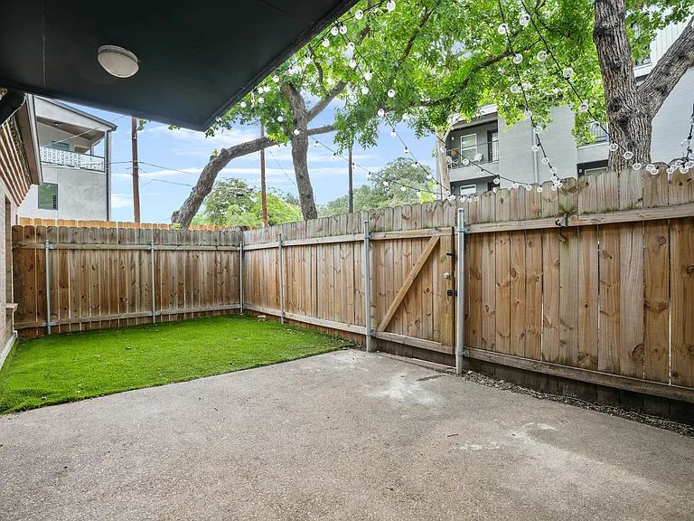 2020 S Congress Ave #A2102 — Photo 19