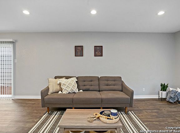 3rd image of 4822 Aspenwood Dr