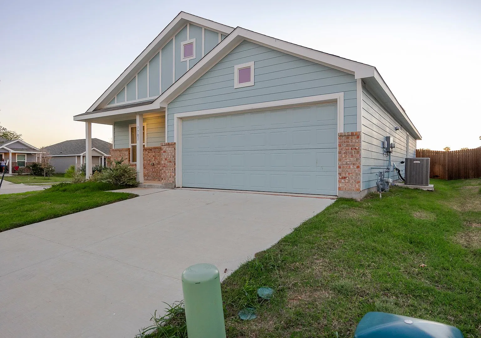 Modern Elegance in McKinney: Pristine 2024 Build on a Premium Corner Lot — Photo 3