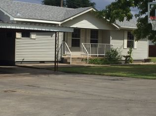 1727 Neptune Dr, Clinton, OK 73601