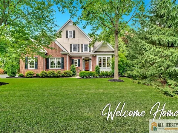 4 Danser Dr, Cranbury, NJ 08512