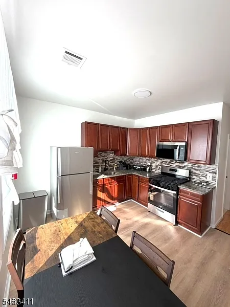 3 bed, 2.0 bath, $2,200 — Photo 2