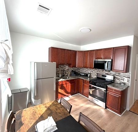 2nd image of 609 S 19th St