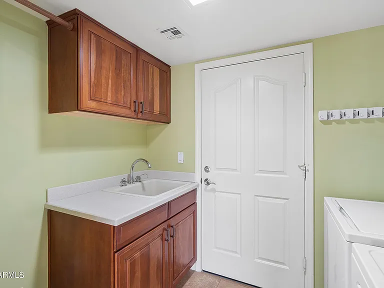 1307 E Treasure Cove Dr — Photo 24