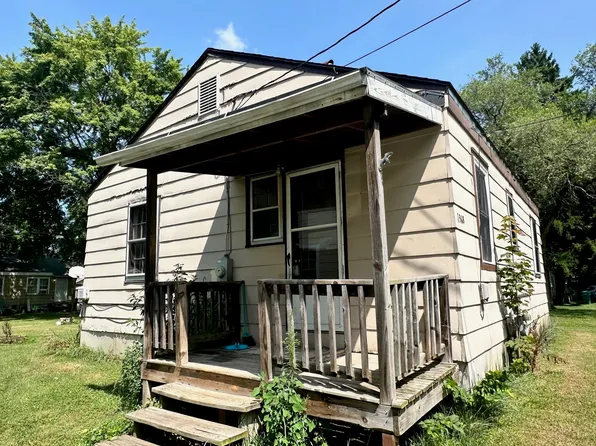 1368 Kingsporte Ln, La Porte, IN 46350