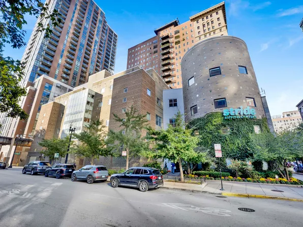 40 E 9th St APT 1416, Chicago, IL 60605