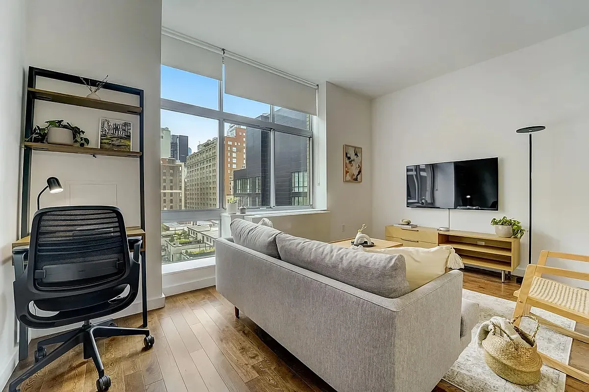 260 West 26th Street — Photo 4