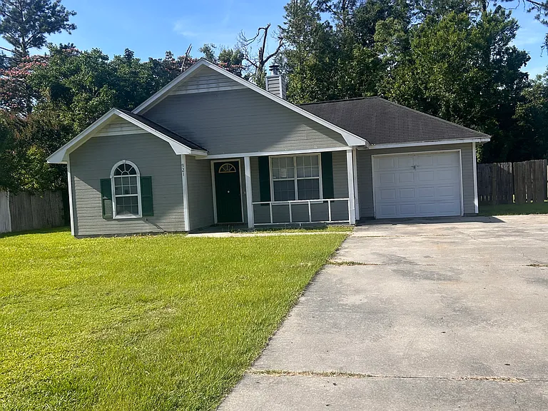 921 Pine Cone Cir — Photo 1