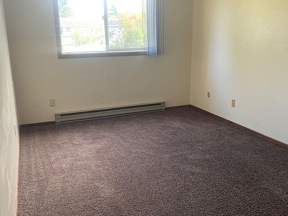 5th image of 609 8th St W