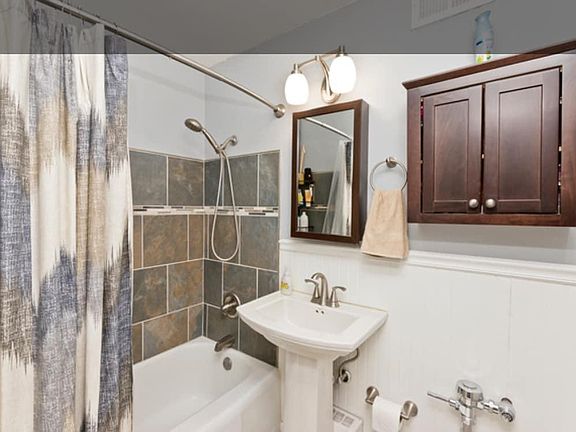 5th image of 3950 N Lake Shore Dr #408B