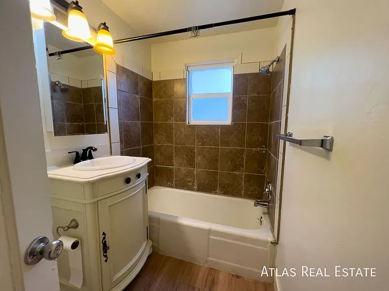 1457 Roberta St — Photo 14