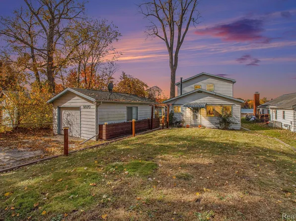 9970 Galatian Dr, Whitmore Lake, MI 48189