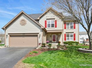 925 Red Clover Dr, Aurora, IL 60504
