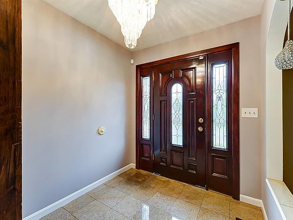 3rd image of 5775 Red Oak Dr