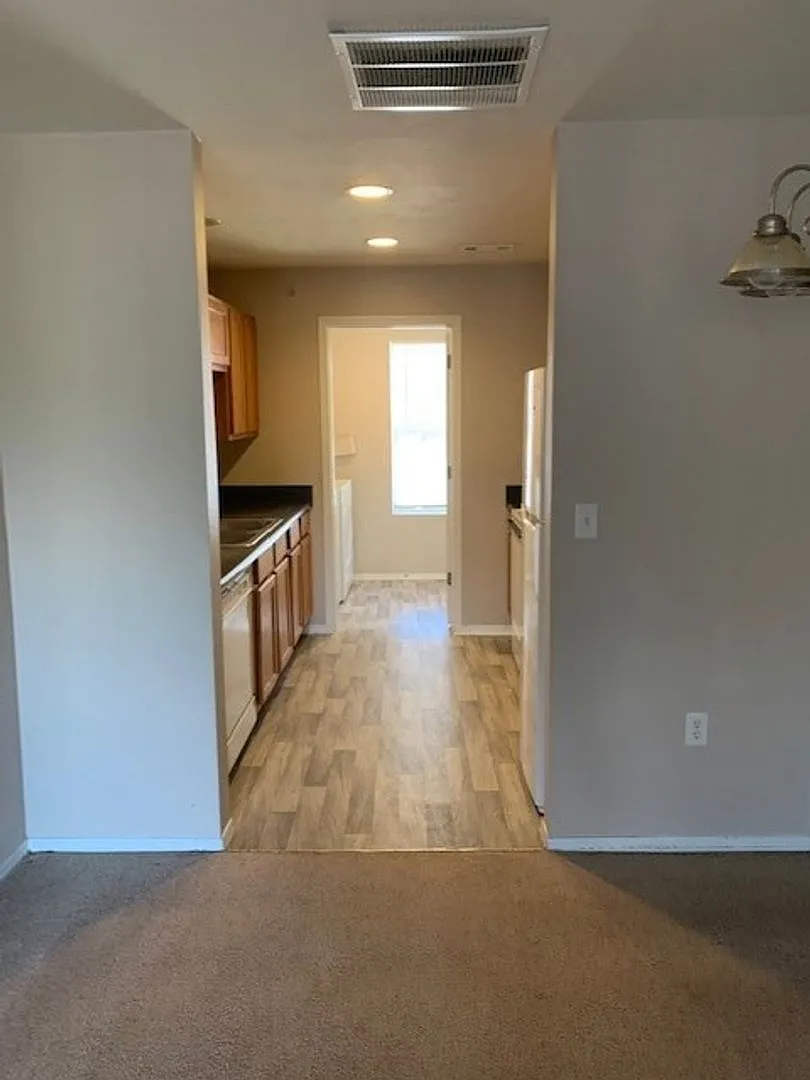 Coming SOON - Newly Renovated 3 Bedroom 2 Bath Apartment for Rent in Branson, MO — Photo 4